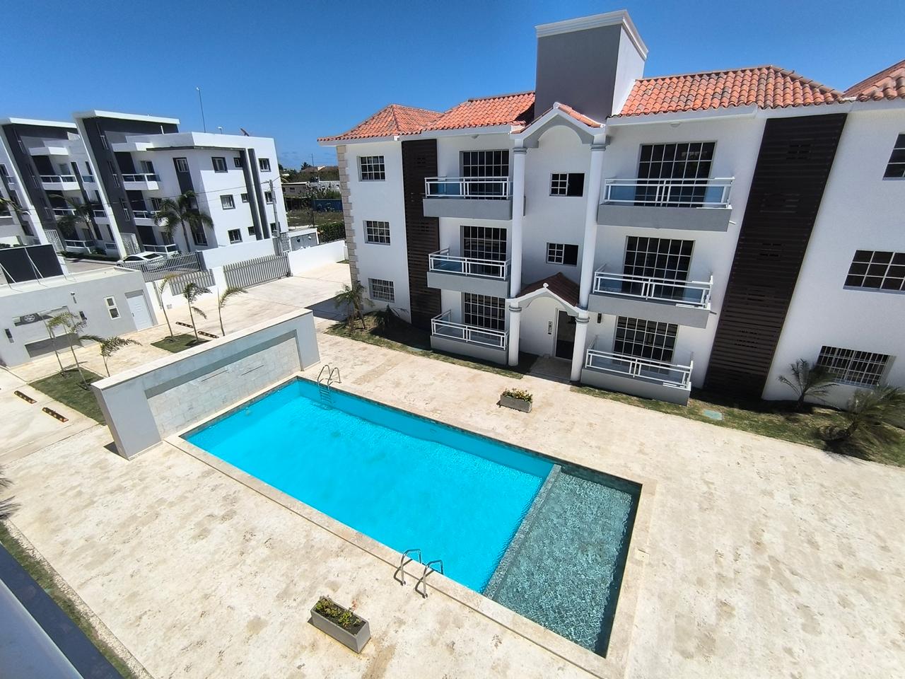 Complejo residencial Cana Esmeralda en Bávaro, Punta Cana - Vista exterior del edificio moderno